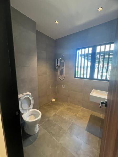 Pangsapuri untuk Dijual di Doncaster Residence - Lim Lee Ping - Bathroom - PropertyGuru.com.my