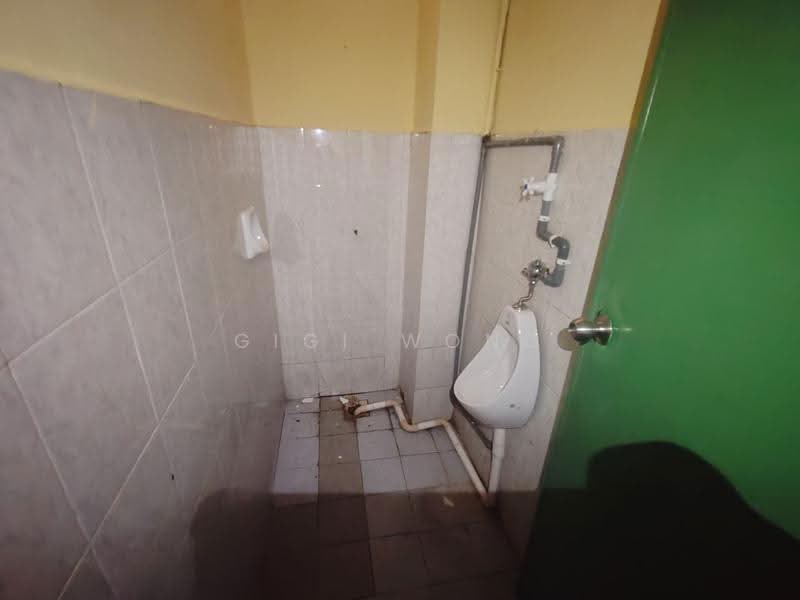 Shop for Rent in Taman Merdeka Permai (Batu Berendam) - Gigi Wong - PropertyGuru.com.my