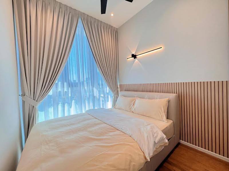 Service Residence for Sale at 10 Stonor - Harred Tan - Bedroom - PropertyGuru.com.my