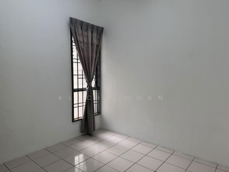 Townhouse for Sale in Taman Jasmin (Senawang) - Alicia Chan - 2nd Bedroom - PropertyGuru.com.my