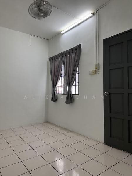 Townhouse for Sale in Taman Jasmin (Senawang) - Alicia Chan - 1st Bedroom - PropertyGuru.com.my