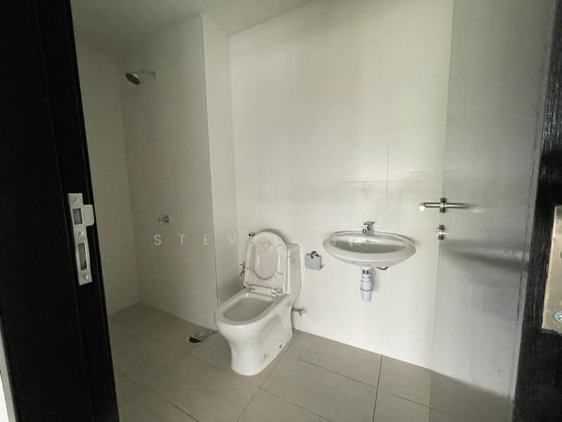 Shop / Office for Rent in Taman Sains Selangor (Kota Damansara) - Steve Chua - Bathroom - PropertyGuru.com.my