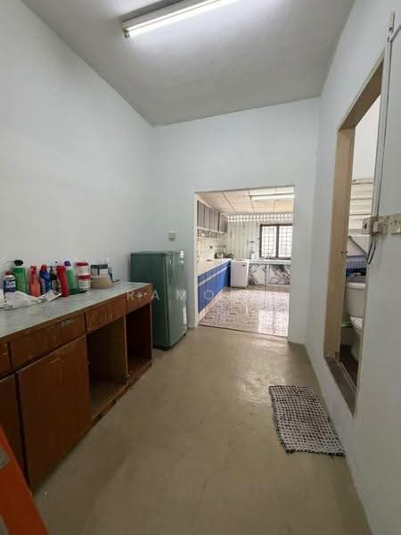 Rumah Teres 2-Tingkat untuk Dijual di Taman Bukit Melaka (Bukit Baru) - Ramona Tan - Kitchen - PropertyGuru.com.my