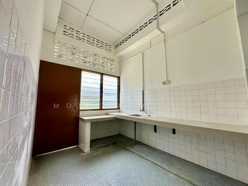 Rumah Teres 1-Tingkat untuk Dijual di Kelana Jaya (Petaling Jaya) - Mohammad Din Majid - Kitchen - PropertyGuru.com.my