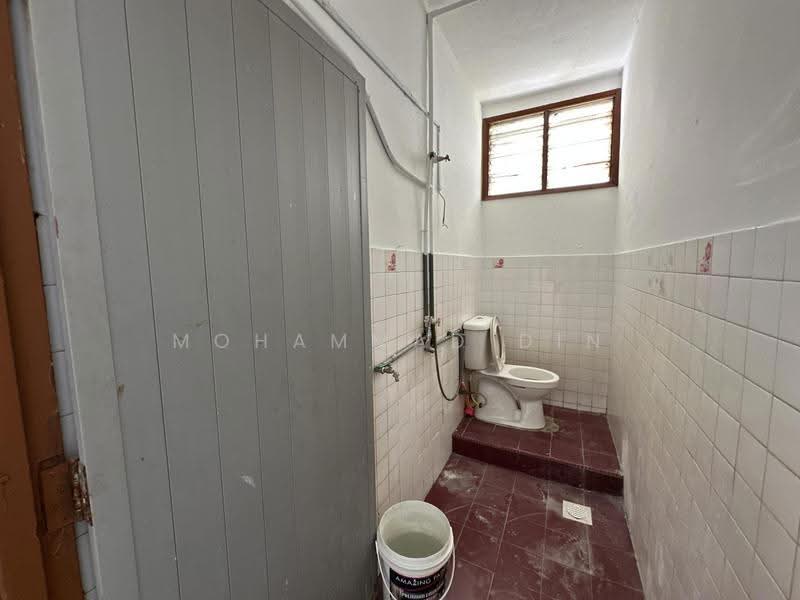 Rumah Teres 1-Tingkat untuk Dijual di Kelana Jaya (Petaling Jaya) - Mohammad Din Majid - Bathroom - PropertyGuru.com.my