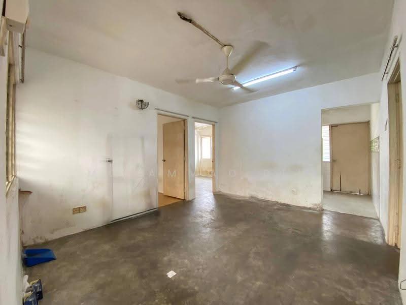 Rumah Teres 1-Tingkat untuk Dijual di Kelana Jaya (Petaling Jaya) - Mohammad Din Majid - Living Room - PropertyGuru.com.my