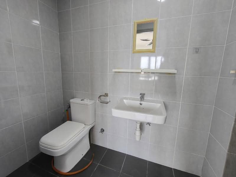 Kondominium untuk Disewa di The Edge Residence - Dalynn Tan - Bathroom - PropertyGuru.com.my