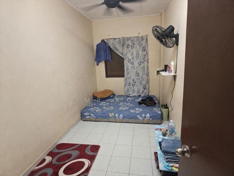 Rumah Flat untuk Dijual di Pangsapuri Ceria - Mr Kok - Bedroom - PropertyGuru.com.my