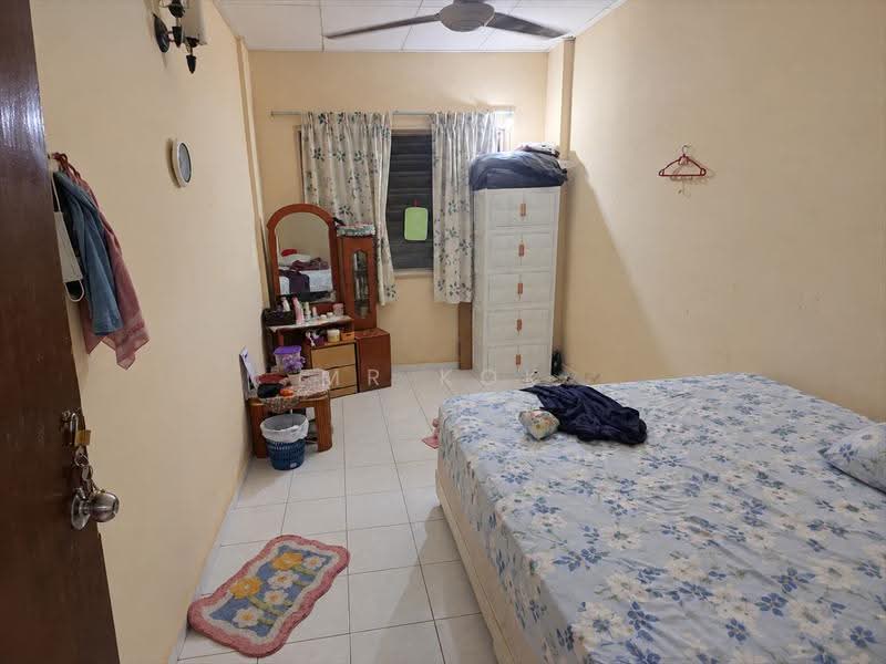 Rumah Flat untuk Dijual di Pangsapuri Ceria - Mr Kok - Bedroom - PropertyGuru.com.my