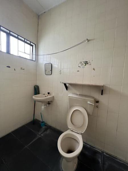 Rumah Teres 2-Tingkat untuk Dijual di Taman Seri Bahagia (Cheras) - Jimmy Ng - Bathroom - PropertyGuru.com.my