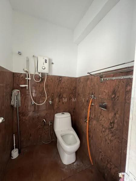 Rumah Teres 2-Tingkat untuk Dijual di Taman Seri Bahagia (Cheras) - Jimmy Ng - Bathroom - PropertyGuru.com.my