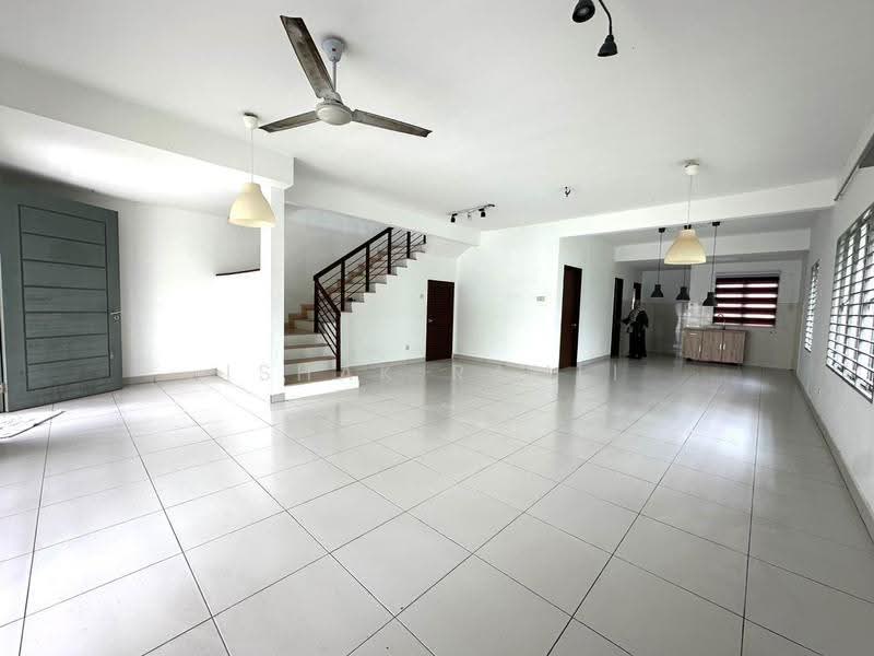 2-storey Terraced House for Sale in Seksyen U9 (Shah Alam) - Ishak Ramli - Living Room - PropertyGuru.com.my