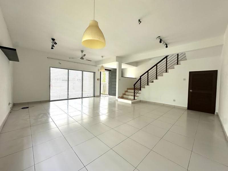 2-storey Terraced House for Sale in Seksyen U9 (Shah Alam) - Ishak Ramli - Living Room - PropertyGuru.com.my