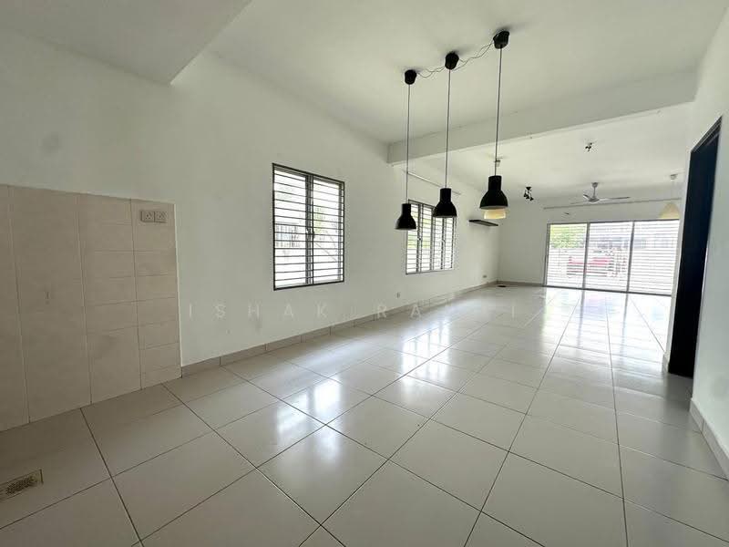 2-storey Terraced House for Sale in Seksyen U9 (Shah Alam) - Ishak Ramli - Living Room - PropertyGuru.com.my