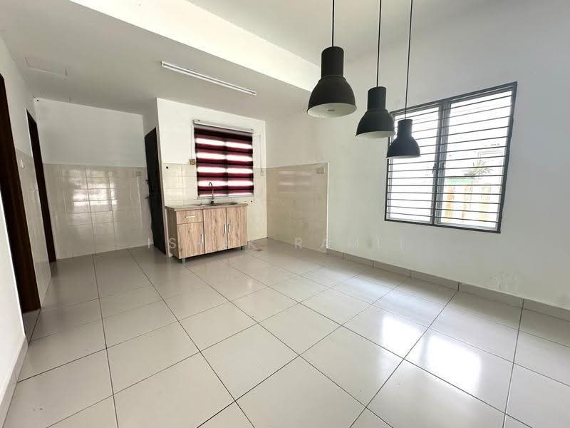 2-storey Terraced House for Sale in Seksyen U9 (Shah Alam) - Ishak Ramli - Kitchen - PropertyGuru.com.my