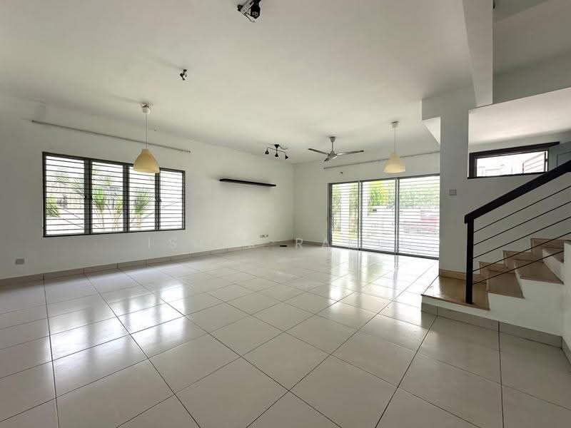 2-storey Terraced House for Sale in Seksyen U9 (Shah Alam) - Ishak Ramli - Living Room - PropertyGuru.com.my