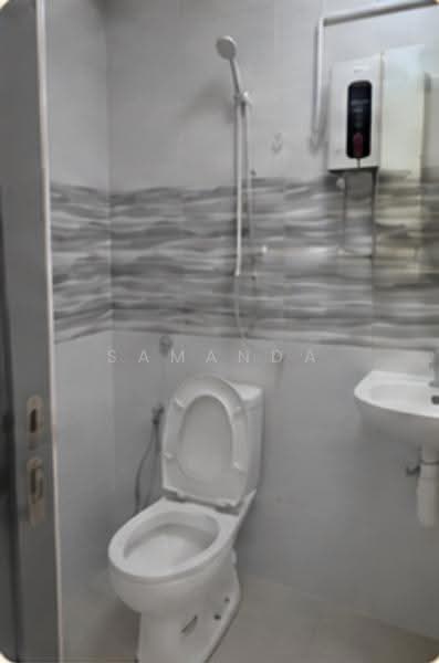 Apartment for Rent at Chin Woo Court - Samanda Soon - Bathroom - PropertyGuru.com.my