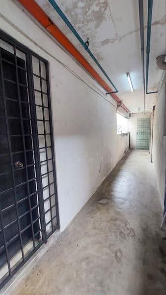 Pangsapuri untuk Dijual di Pangsapuri Indah Mas - Azli Ibrahim - Corridor - PropertyGuru.com.my