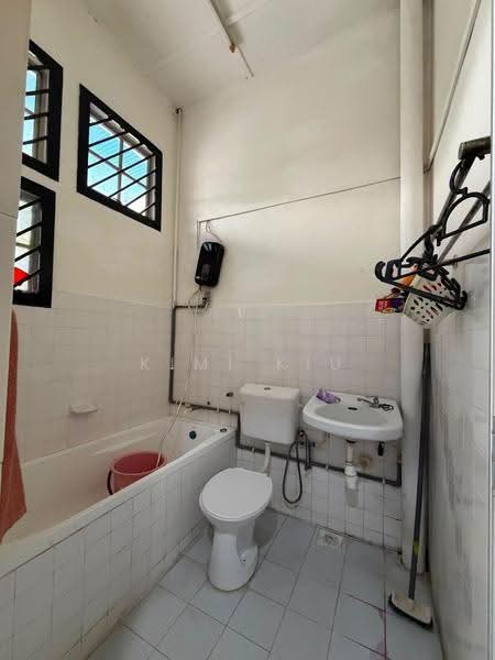Rumah Teres 2-Tingkat untuk Dijual di Taman Skudai Baru (Skudai) - Kimi Kiu - Bathroom - PropertyGuru.com.my