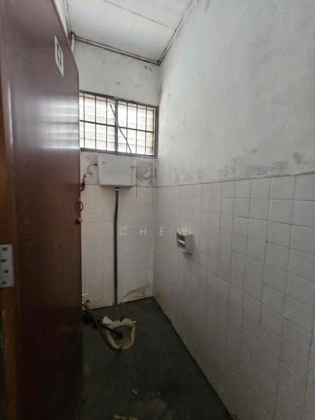 Terrace Factory for Rent in Tampoi (Johor) - Chew Jia Jia - Bathroom - PropertyGuru.com.my