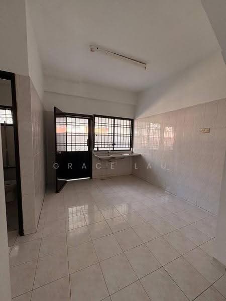 Rumah Teres 2-Tingkat untuk Dijual di Taman Mount Austin (Tebrau) - Grace Lau - Kitchen - PropertyGuru.com.my