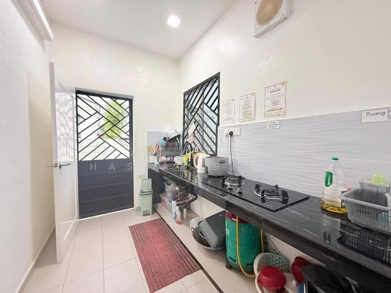 Rumah Teres 2-Tingkat untuk Dijual di Seremban (Negeri Sembilan) - Hassan Basri Suhaimi - Kitchen - PropertyGuru.com.my