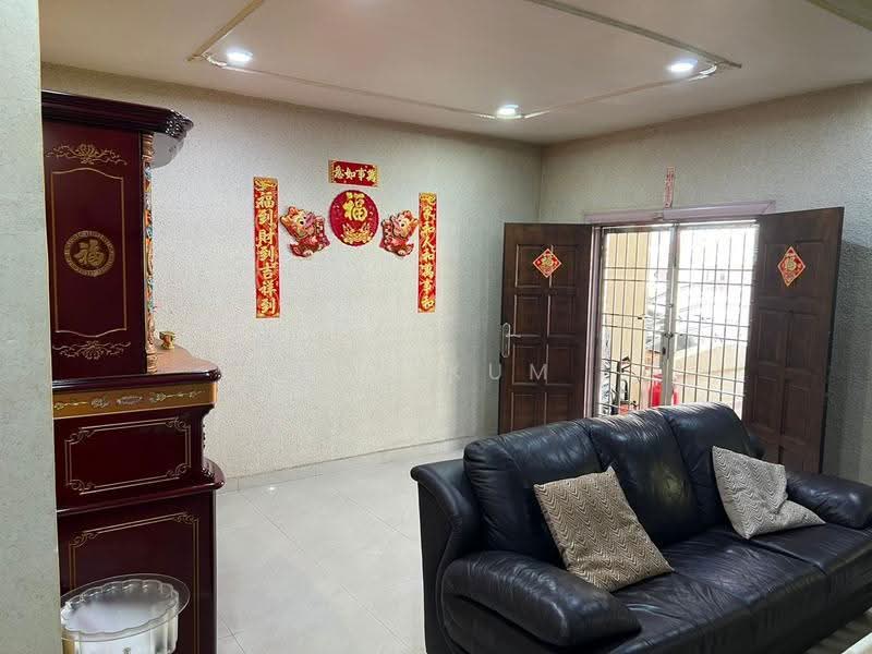2-storey Terraced House for Sale in Taman Ikhlas (Bandar Sungai Long) - Ken Kum - Living Room - PropertyGuru.com.my