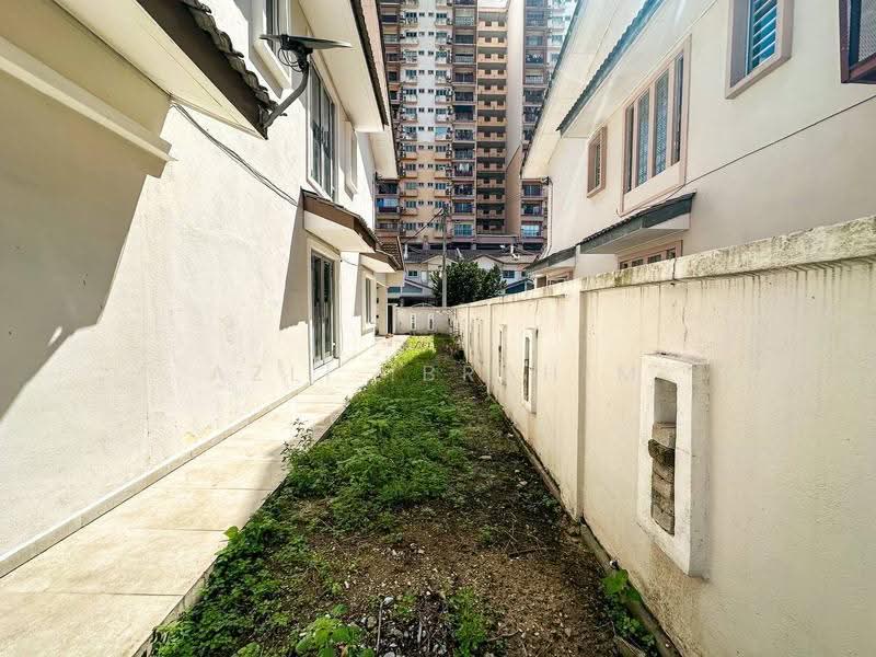 2-storey Terraced House for Sale in Ara Damansara (Selangor) - Azli Ibrahim - Exterior - PropertyGuru.com.my