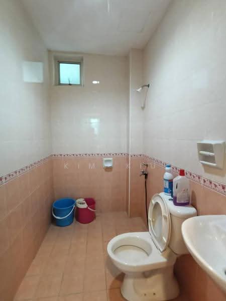 Pangsapuri untuk Dijual di Perling Apartment - Kimi Kiu - Bathroom - PropertyGuru.com.my