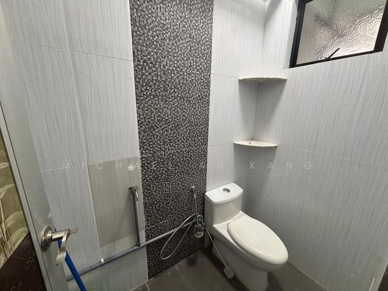 Apartment for Sale at Sri Awana Townhouse - Michael Ah Kang - Bathroom - PropertyGuru.com.my