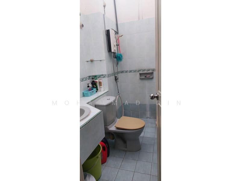 1-storey Terraced House for Sale in Seksyen 30 (Shah Alam) - Mohammad Din Majid - Bathroom - PropertyGuru.com.my