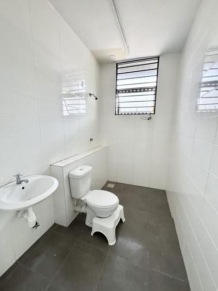 3-storey Terraced House for Sale in Kajang (Selangor) - Eldon Chong - Bathroom - PropertyGuru.com.my