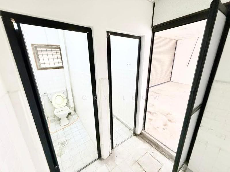 Shop for Rent in Taman Emas (Perai) - Vicky Leow - Bathroom - PropertyGuru.com.my