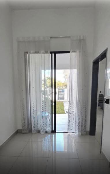 Rumah Teres untuk Dijual di Telok Panglima Garang (Selangor) - Elaine Lee - Entrance - PropertyGuru.com.my