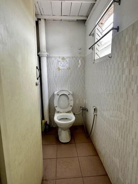 2-storey Terraced House for Sale in Seksyen 17 (Petaling Jaya) - Eileen Tu - Bathroom - PropertyGuru.com.my