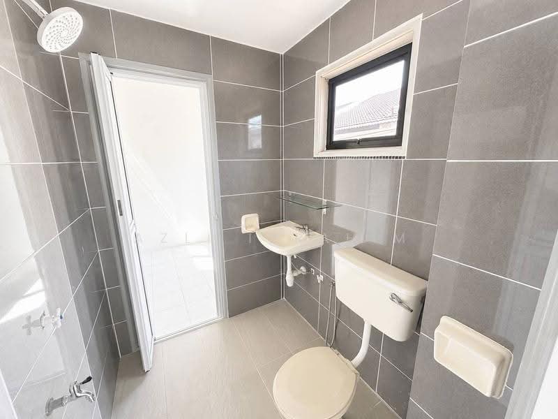 2-storey Terraced House for Sale in Bandar Sungai Long (Selangor) - Azli Ibrahim - Bathroom - PropertyGuru.com.my