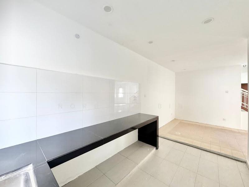 Semi-Detached House for Sale in Seksyen 7 (Shah Alam) - Norhafiz Bin Mohd Nor - Kitchen - PropertyGuru.com.my