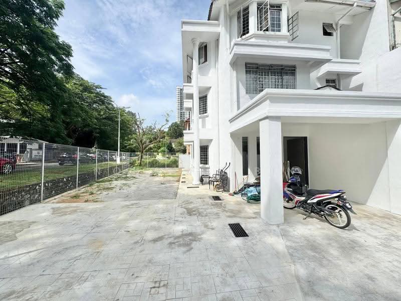 Semi-Detached House for Sale in Seksyen 7 (Shah Alam) - Norhafiz Bin Mohd Nor - Exterior - PropertyGuru.com.my