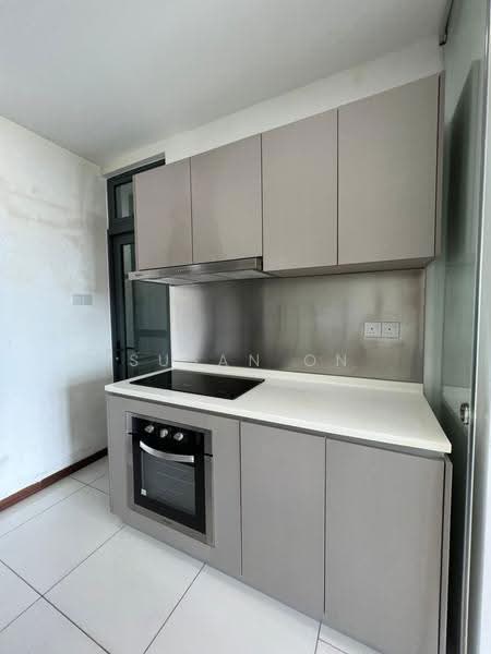 Kediaman Servis untuk Dijual di Crescent Bay Suites (Teluk Bayu) - Susan On - Kitchen - PropertyGuru.com.my