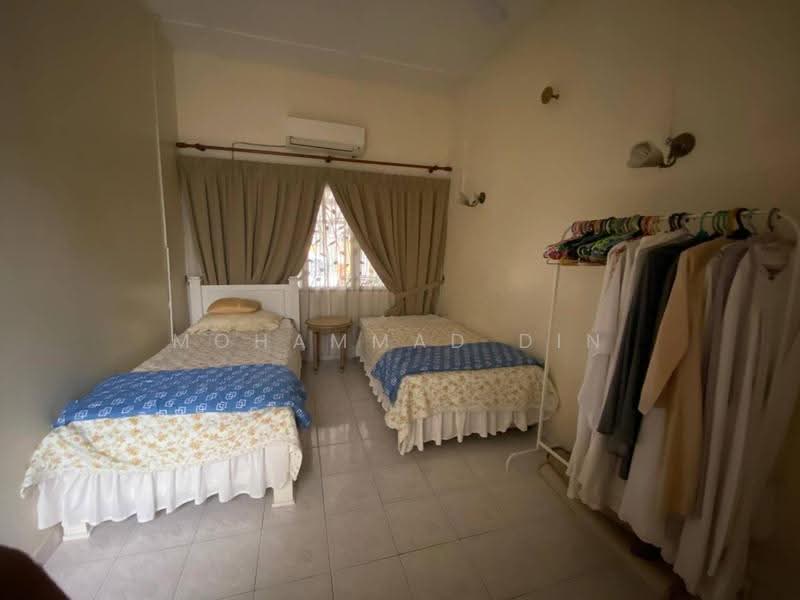Rumah Teres 1-Tingkat untuk Dijual di Taman Petaling Indah (Klang) - Mohammad Din Majid - Bedroom - PropertyGuru.com.my