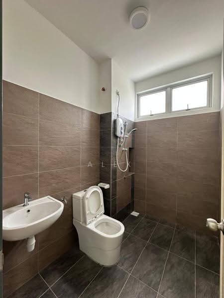 2-storey Terraced House for Rent in Skudai (Johor) - Alex How - Bathroom - PropertyGuru.com.my