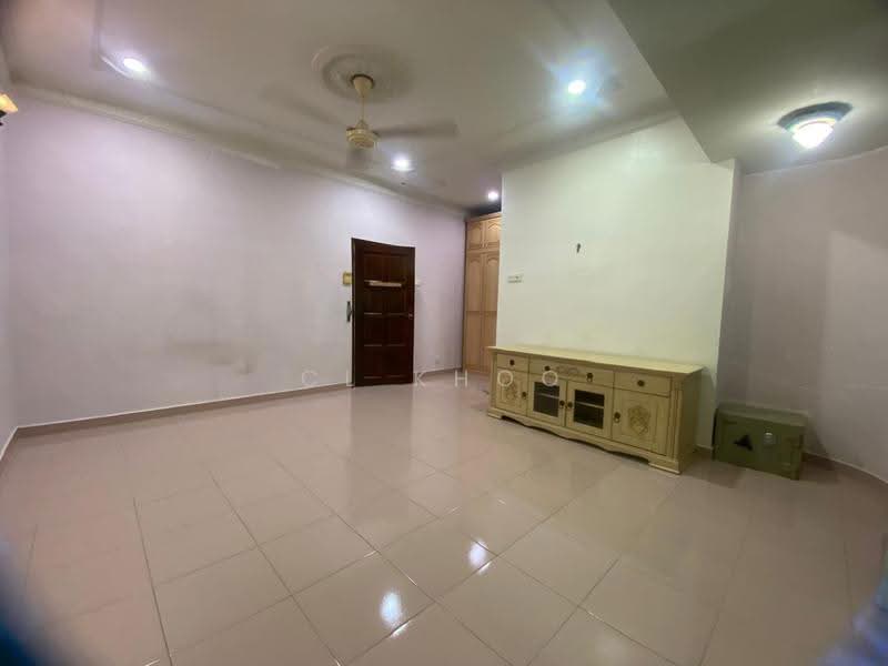 Rumah Teres 2-Tingkat untuk Dijual di BANDAR PUCHONG JAYA (Puchong) - Cl Khoo - Living Room - PropertyGuru.com.my