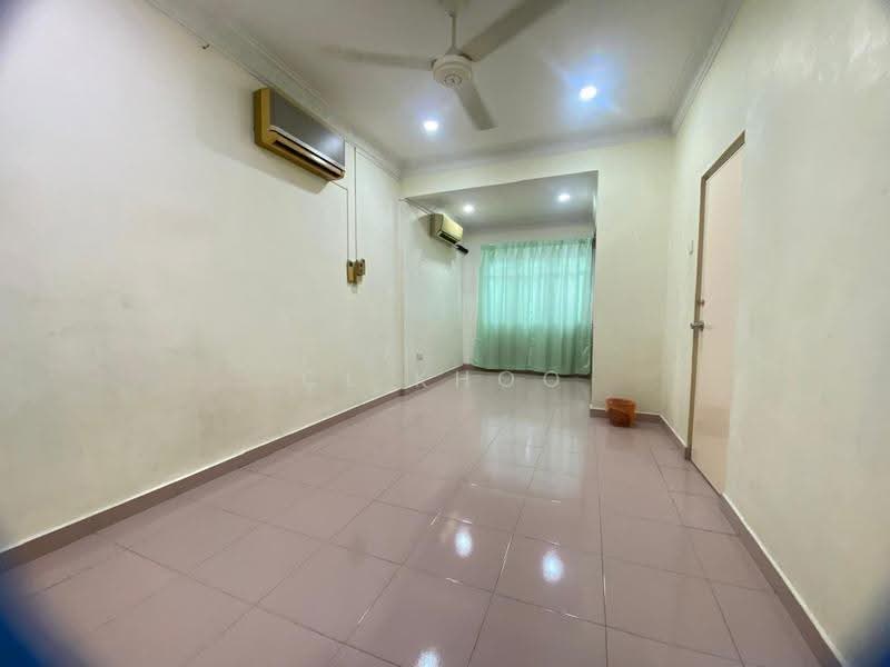 Rumah Teres 2-Tingkat untuk Dijual di BANDAR PUCHONG JAYA (Puchong) - Cl Khoo - Living Room - PropertyGuru.com.my