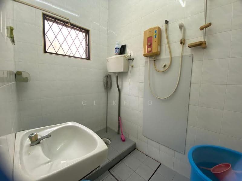 Rumah Teres 2-Tingkat untuk Dijual di BANDAR PUCHONG JAYA (Puchong) - Cl Khoo - Bathroom - PropertyGuru.com.my
