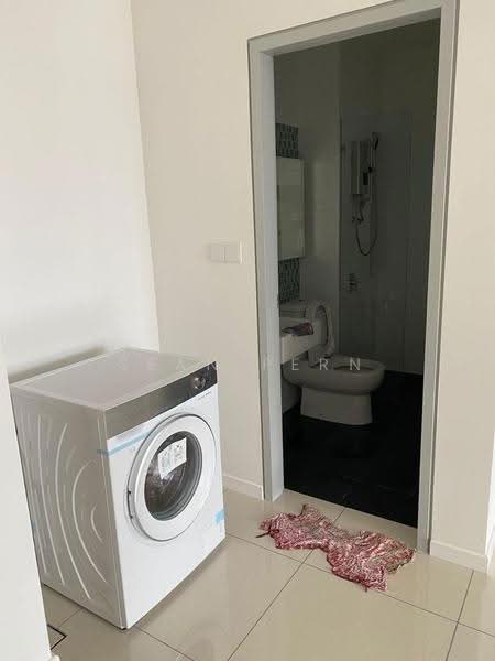 Service Residence for Rent at Residential Suites @ HighPark - Sean Pern - Bathroom - PropertyGuru.com.my