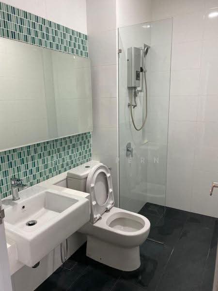 Service Residence for Rent at Residential Suites @ HighPark - Sean Pern - Bathroom - PropertyGuru.com.my