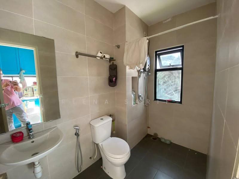2-storey Terraced House for Sale in Taman Cahaya Alam (Shah Alam) - Reena Sarif - Bathroom - PropertyGuru.com.my