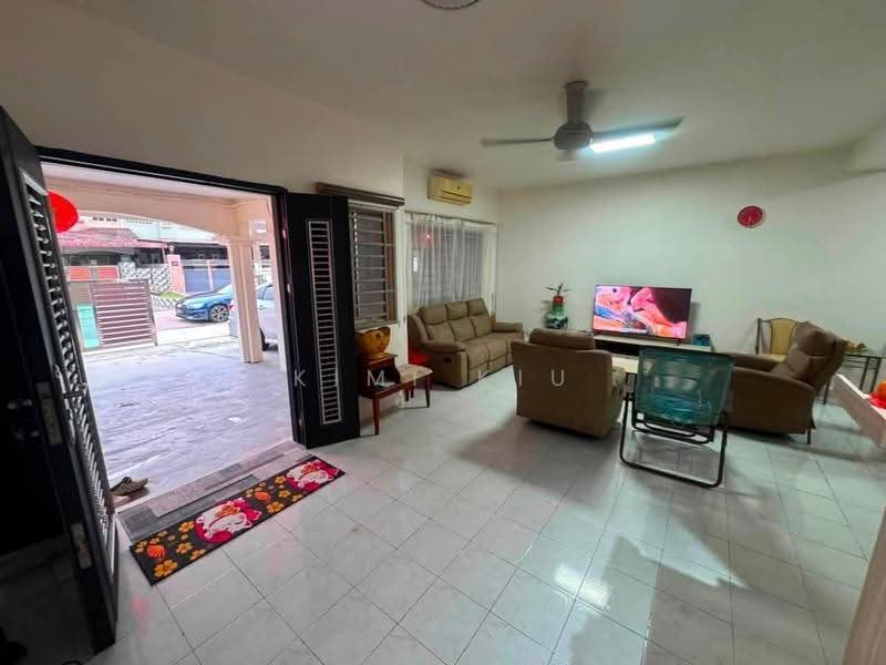 2-storey Terraced House for Sale in Bandar Putra Kulai (Kulai) - Kimi Kiu - Living Room - PropertyGuru.com.my