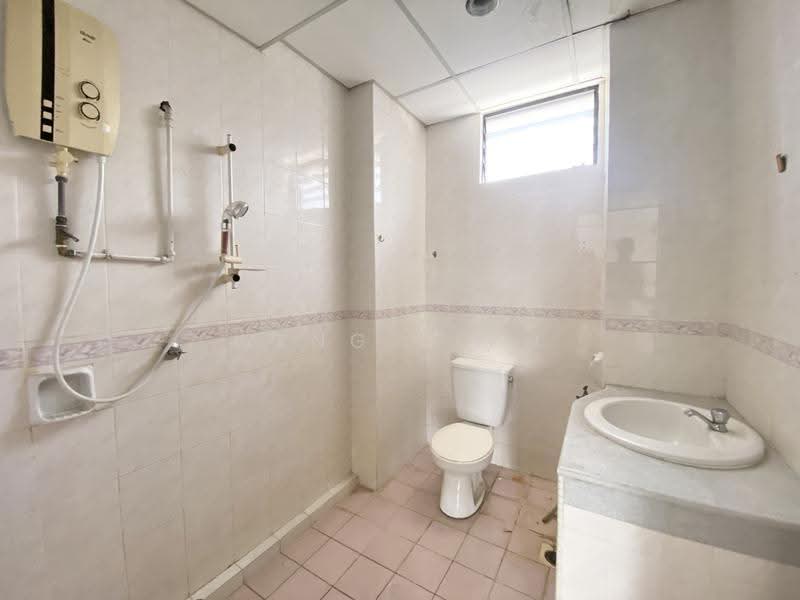 Kondominium untuk Dijual di Villa Ria - Weng Sern - Bathroom - PropertyGuru.com.my