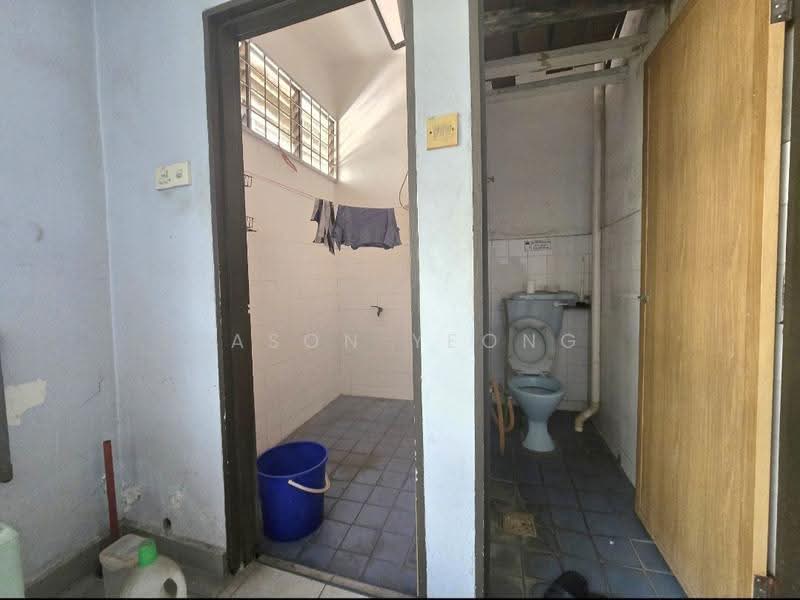 Shop / Office untuk Disewa di Taman Klang Jaya (Klang) - Jason Yeong - Bathroom - PropertyGuru.com.my